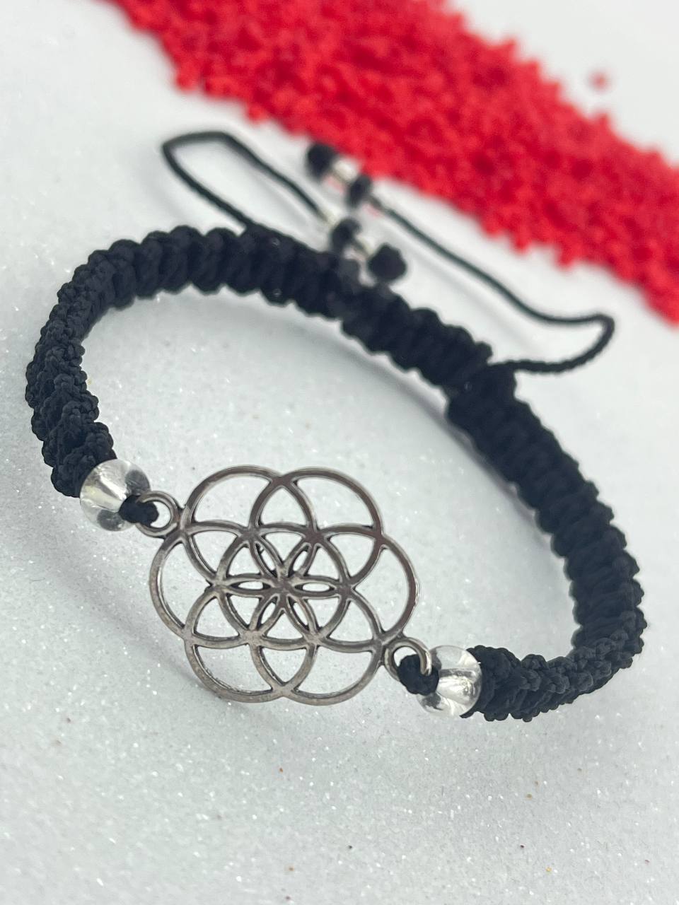 Pulsera de Macramé con Dije Flor de la Vida